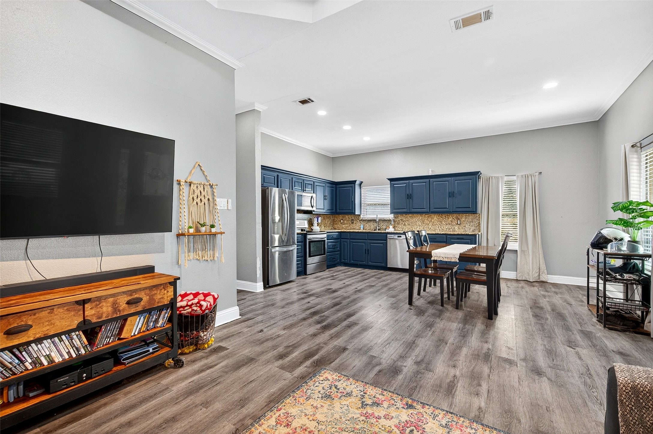 620 Throckmorton Street