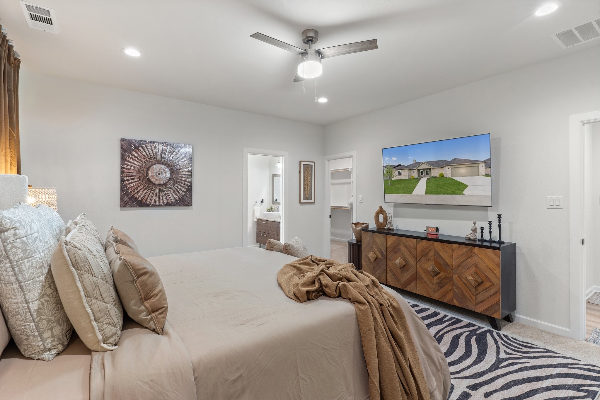 824 E Heath ST Street