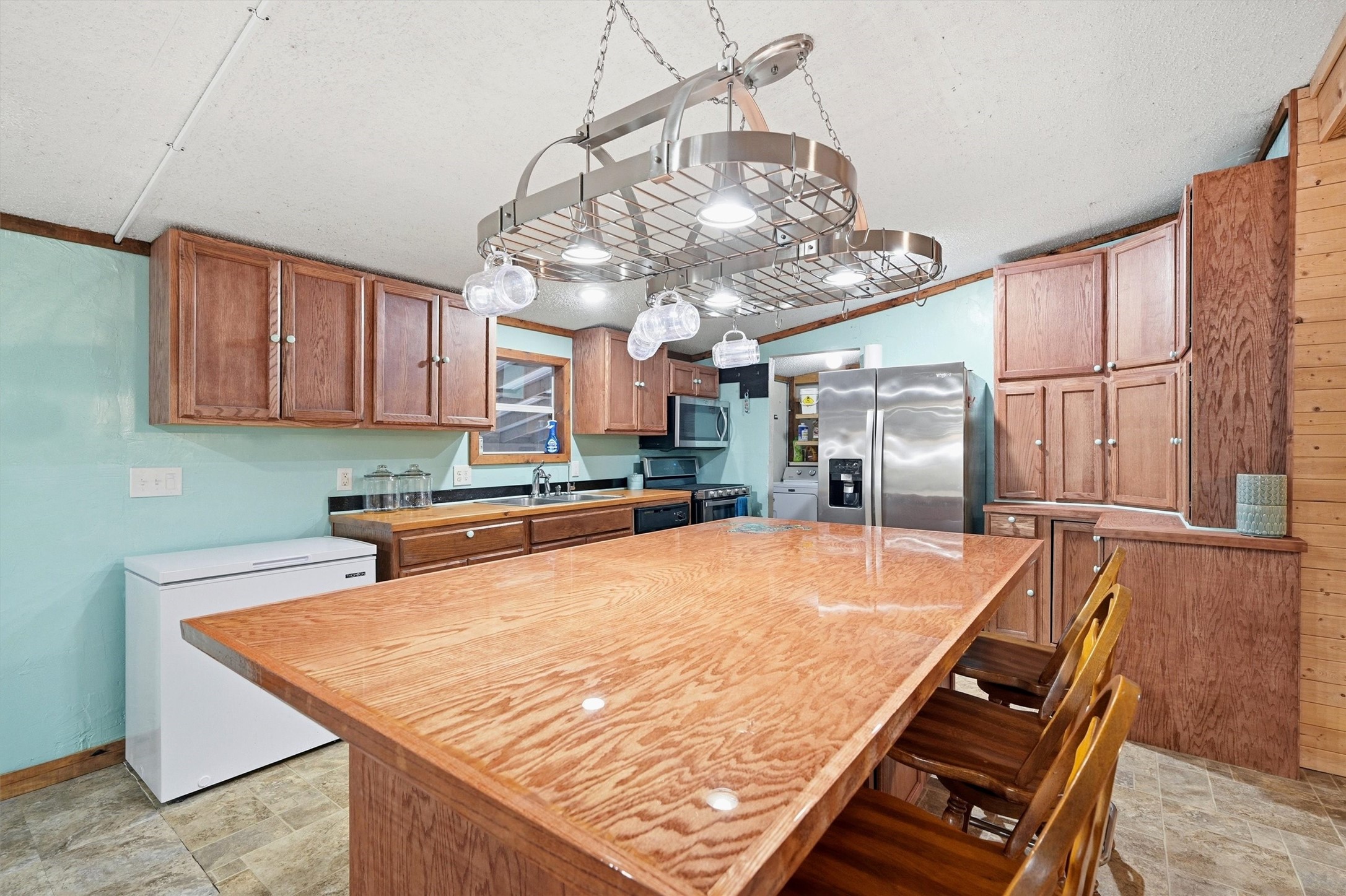 2421 Edwards Road