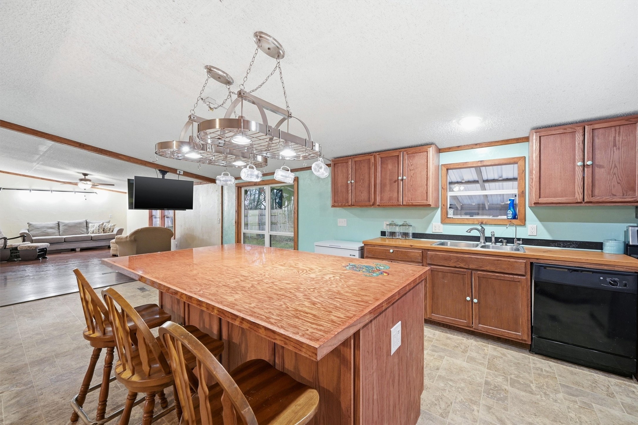 2421 Edwards Road