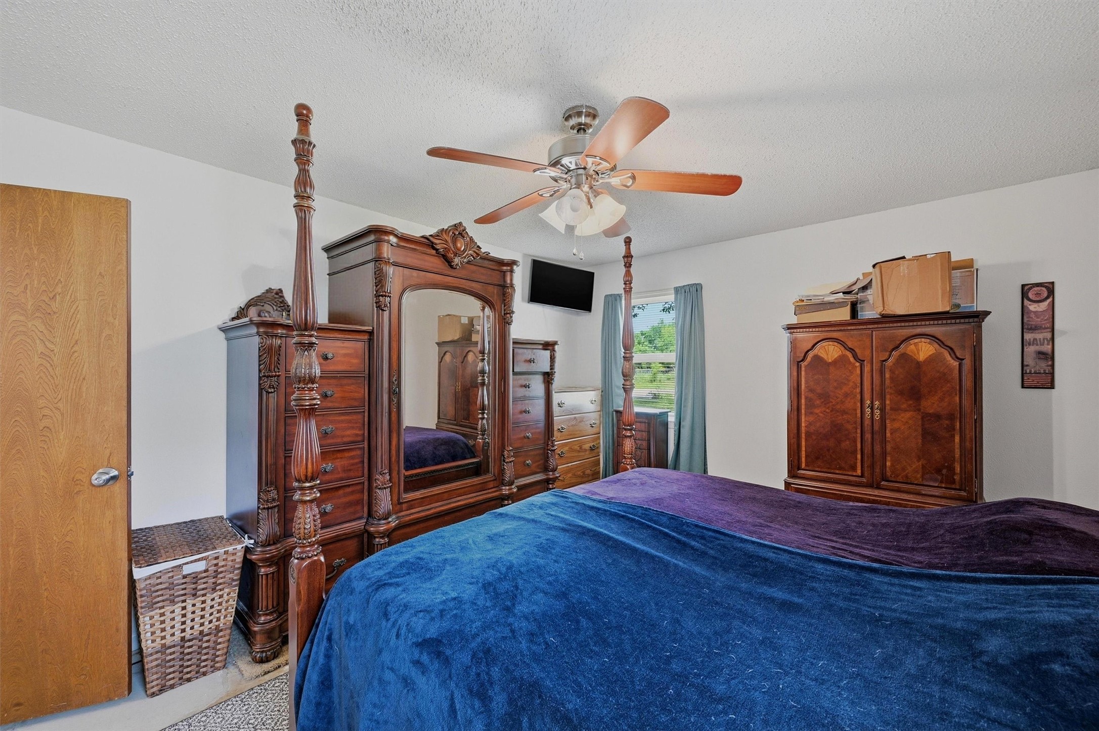 111 E Pecan Street