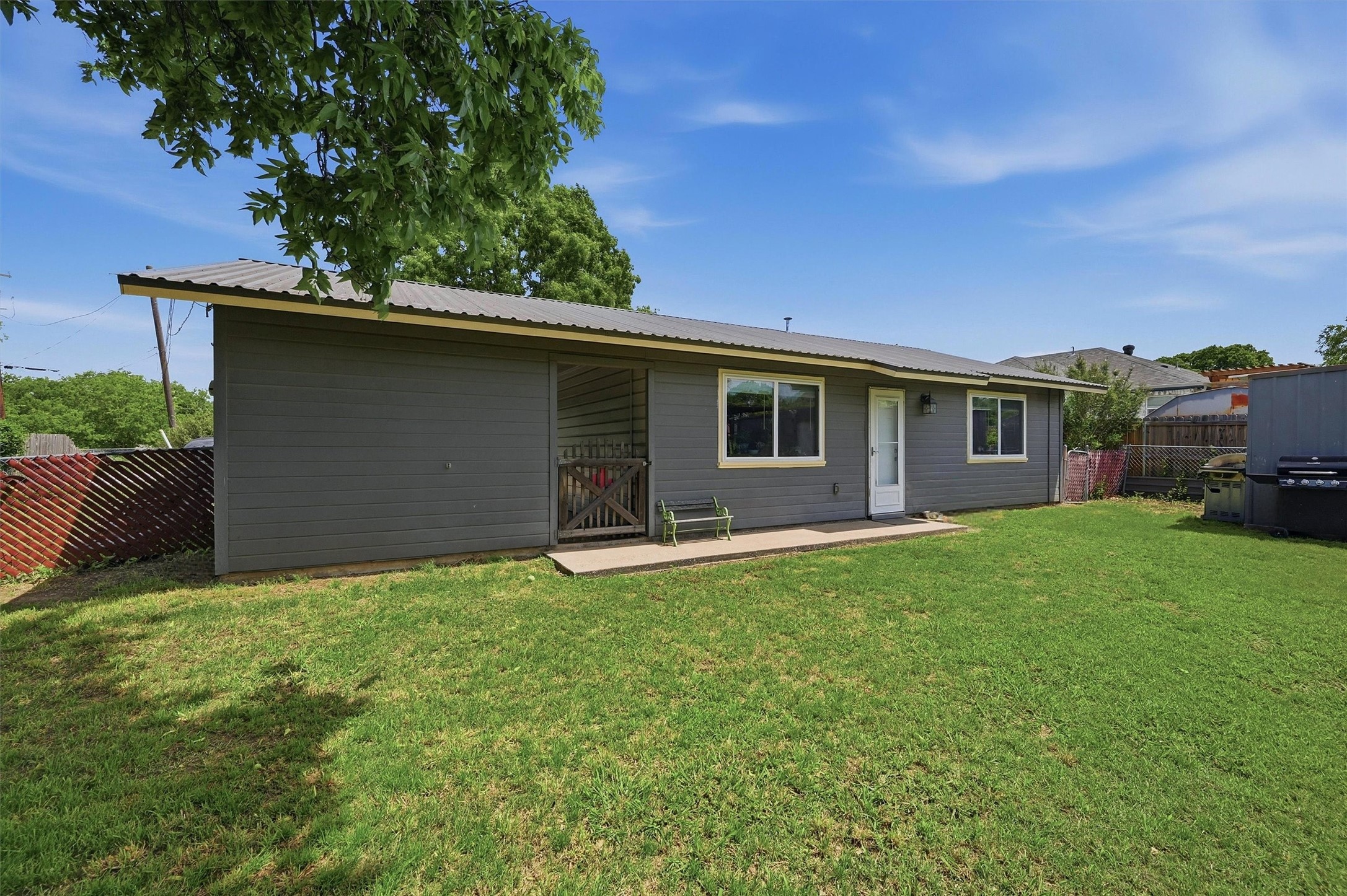 111 E Pecan Street