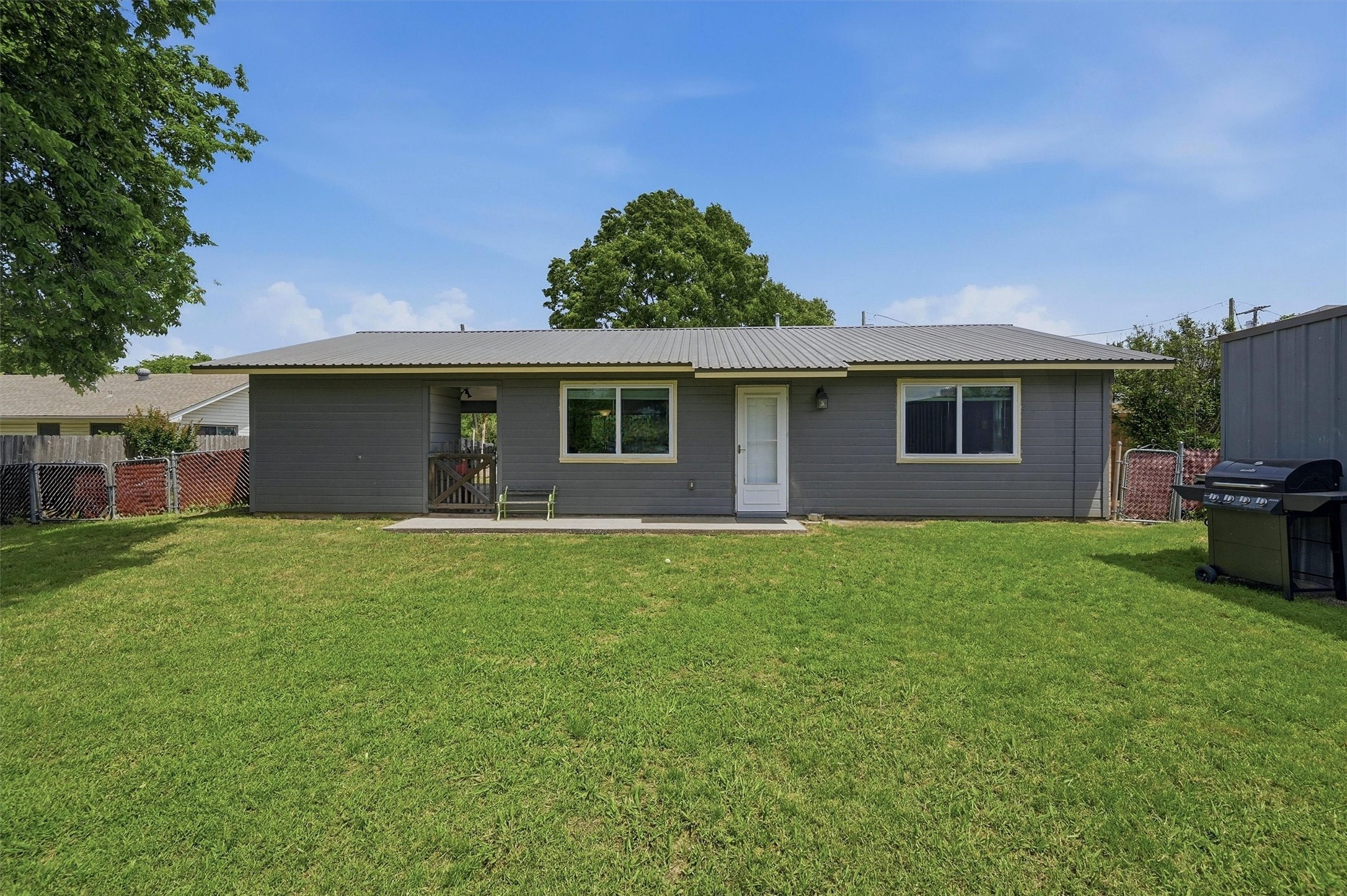 111 E Pecan Street
