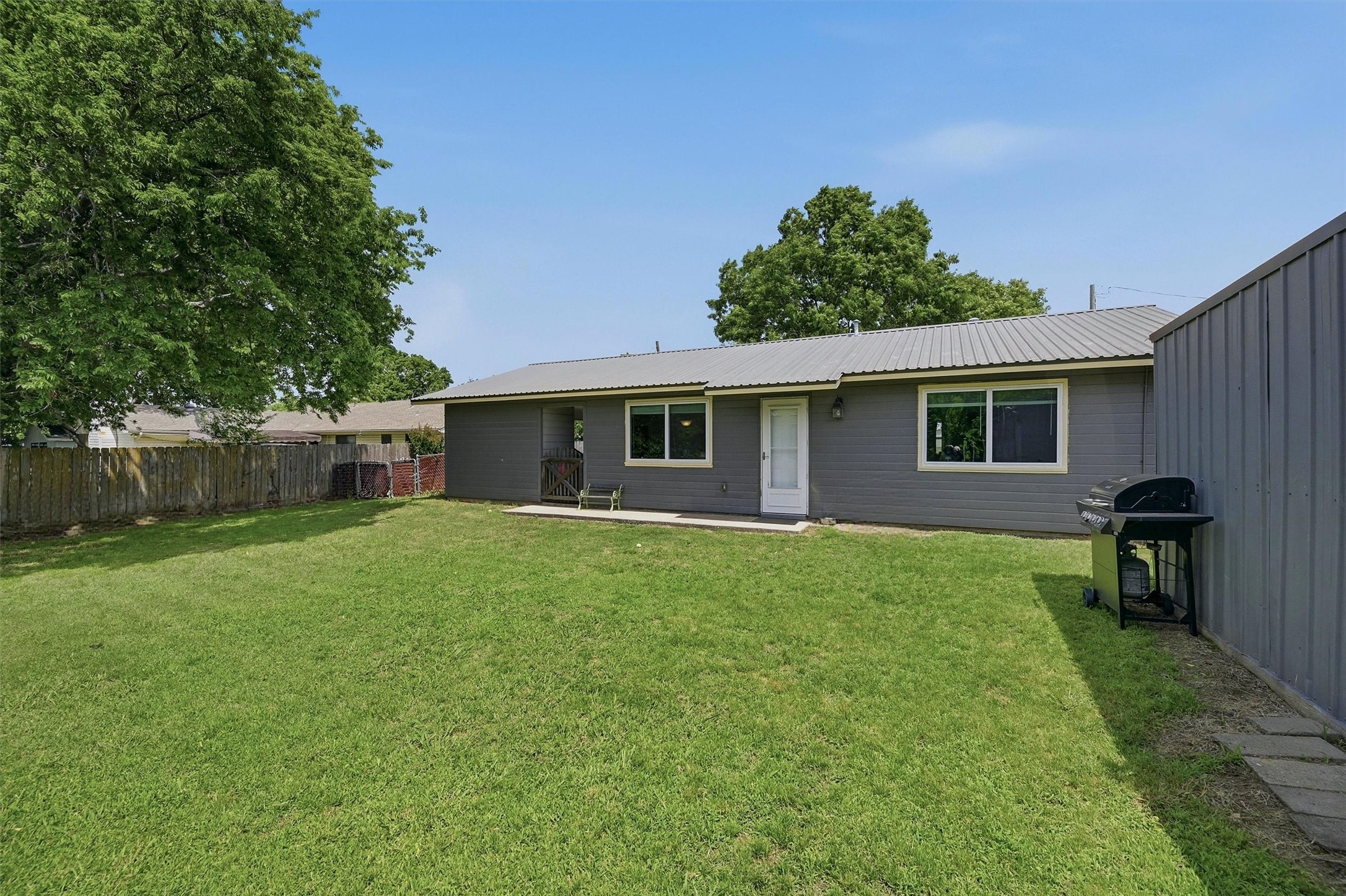 111 E Pecan Street