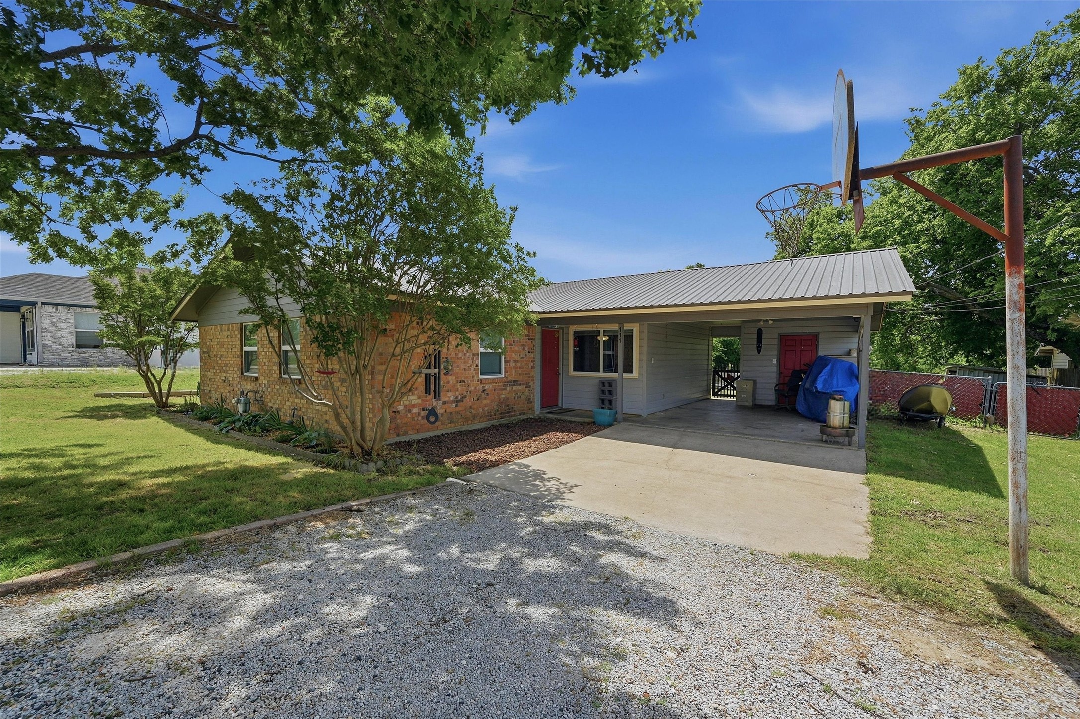 111 E Pecan Street