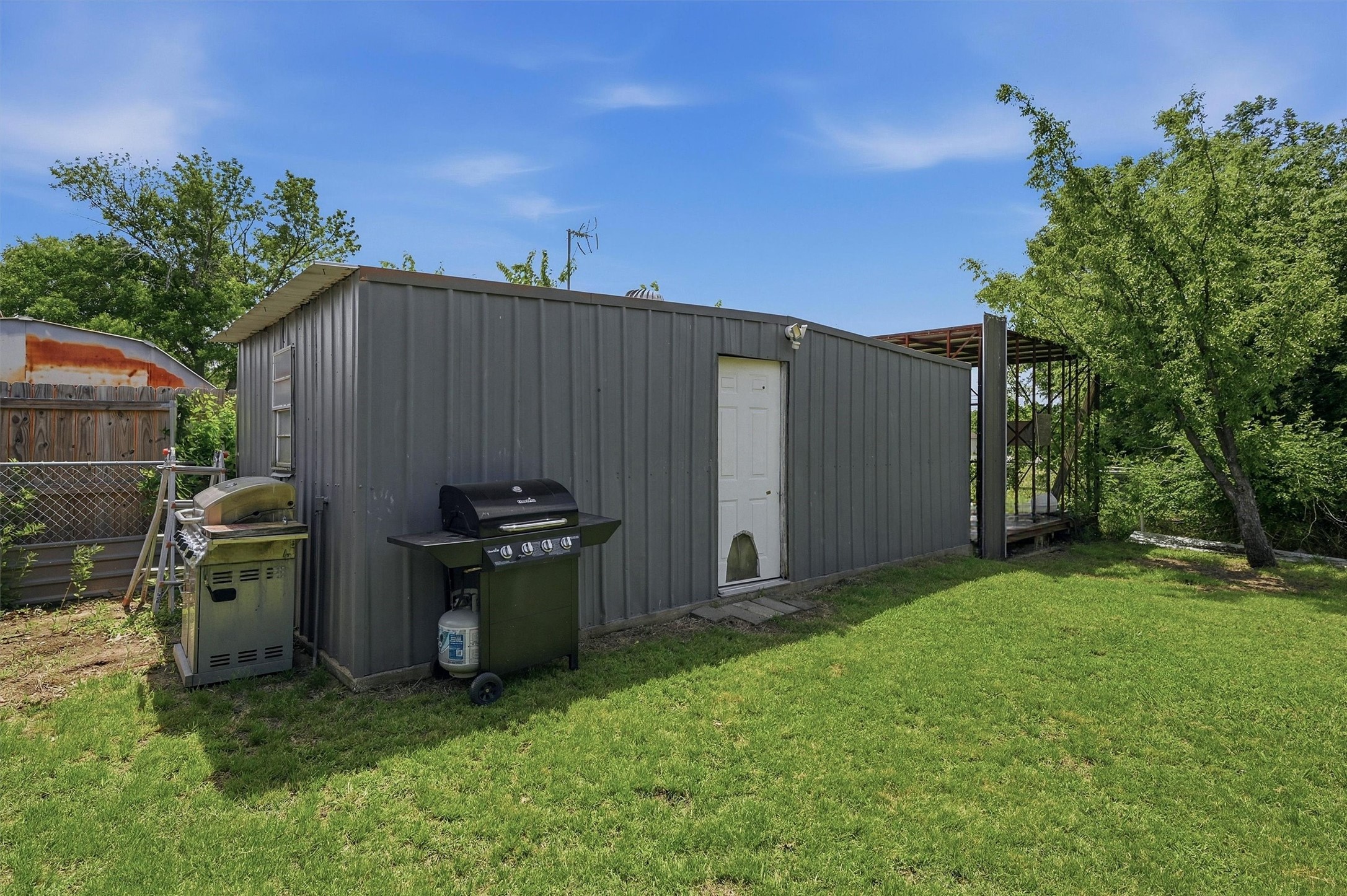 111 E Pecan Street