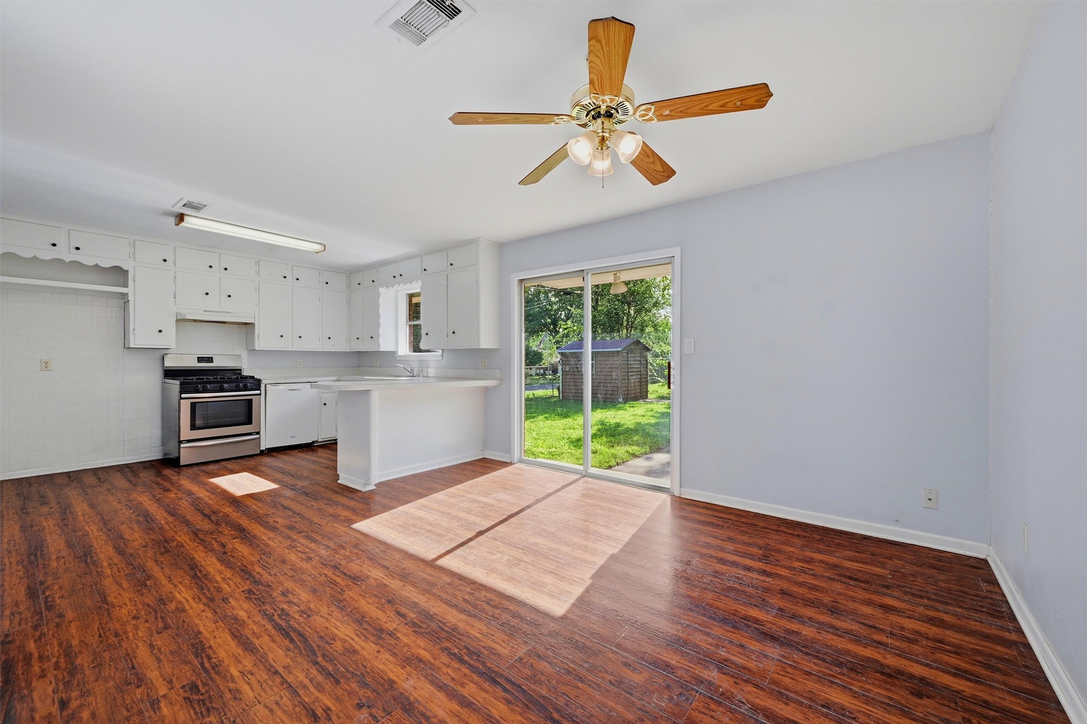 901 Maple Street
