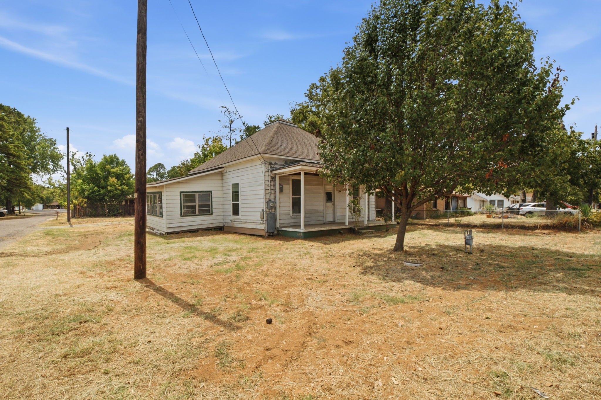 214 E Woodland Street