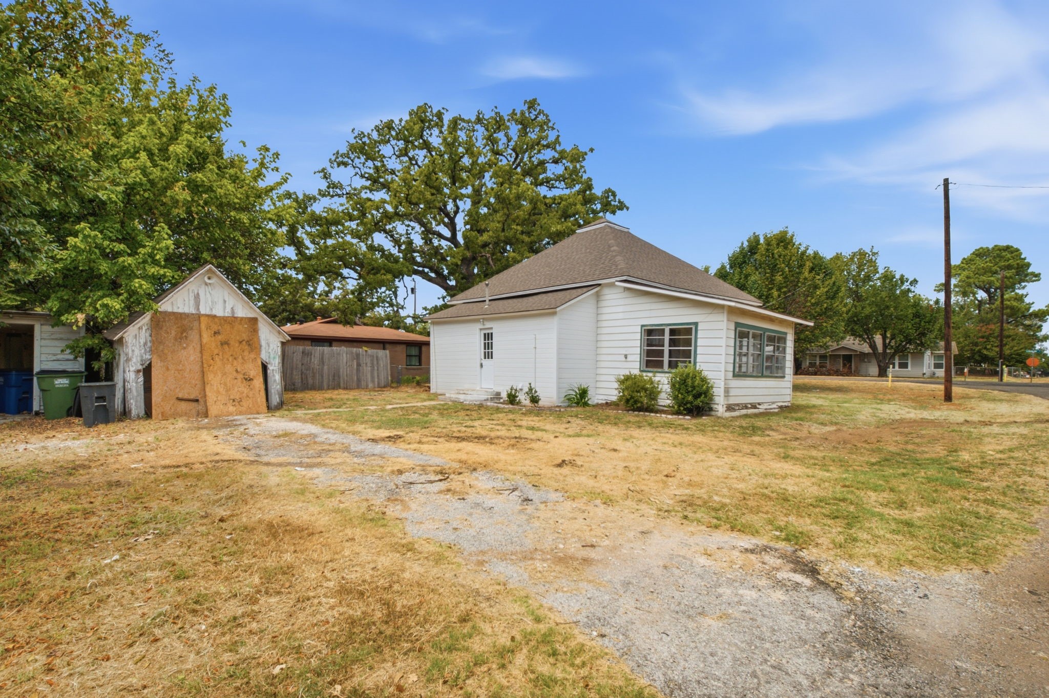 214 E Woodland Street