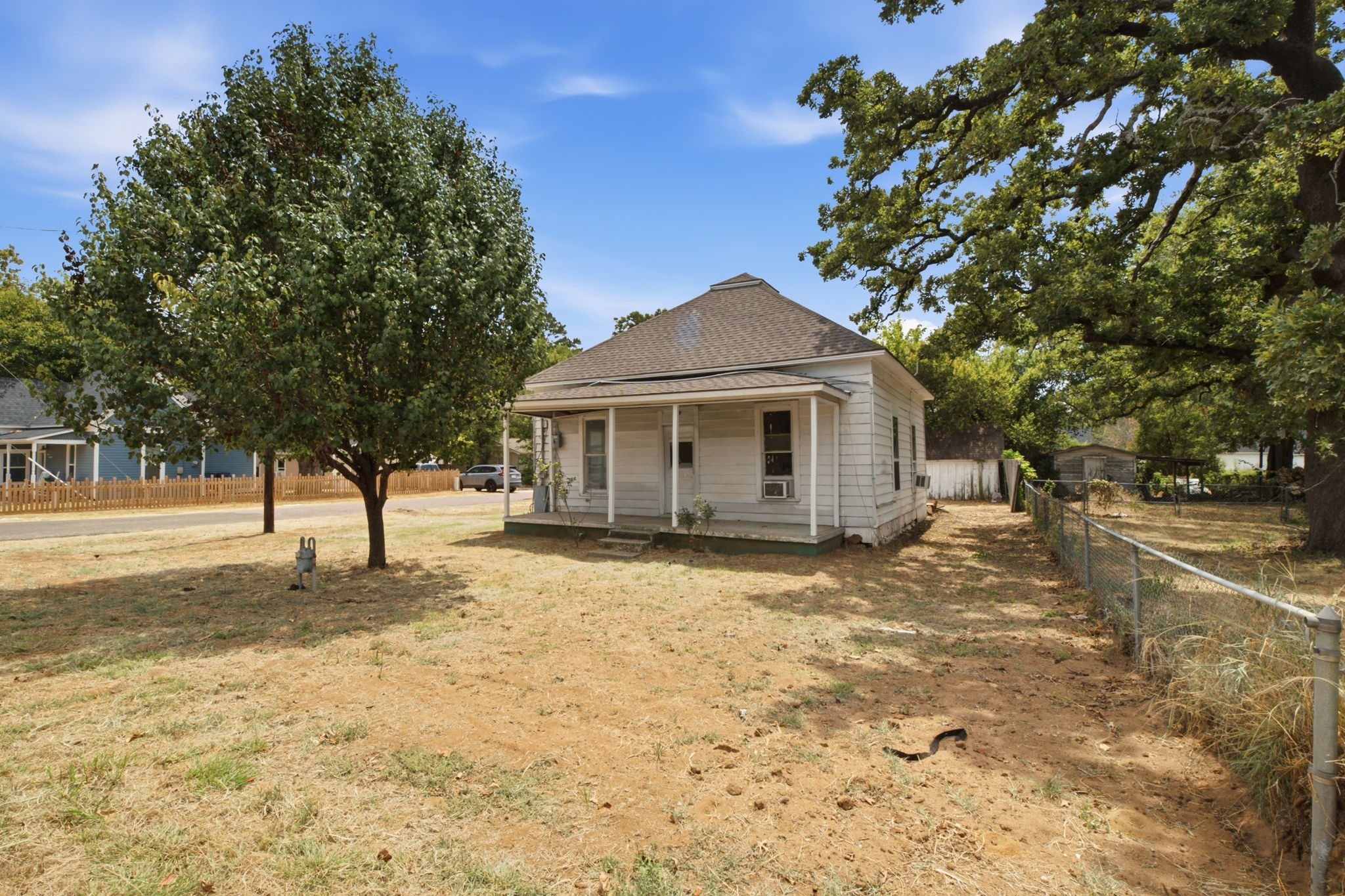 214 E Woodland Street