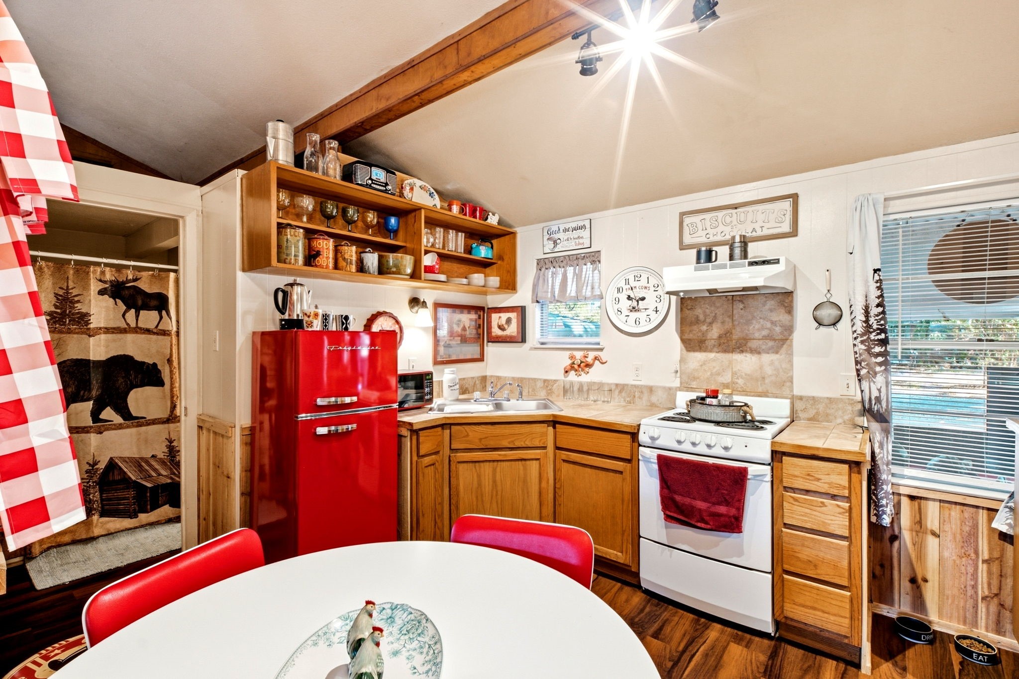 2225 Hillcrest Circle