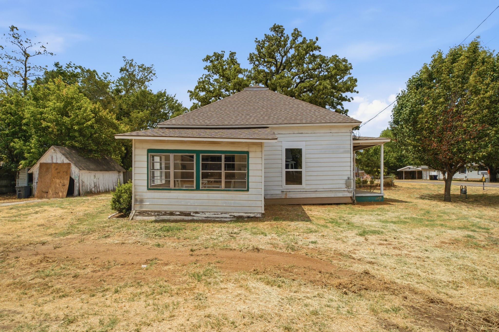214 E Woodland Street