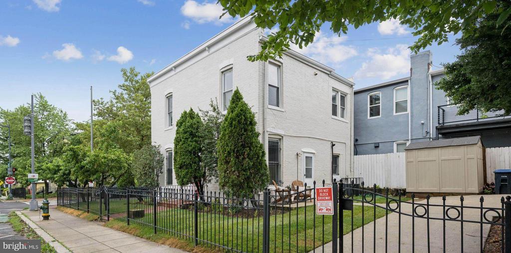 1200 6TH STREET NE