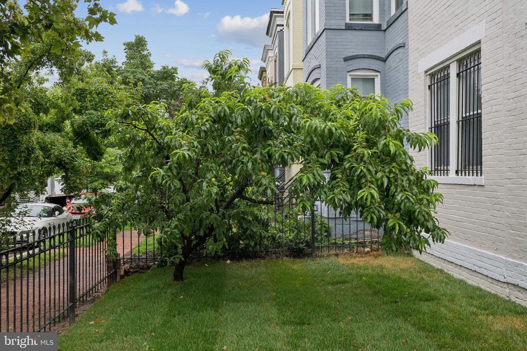 1200 6TH STREET NE