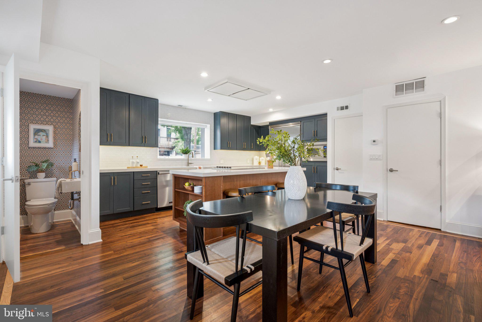 1 DERBY LANE SE