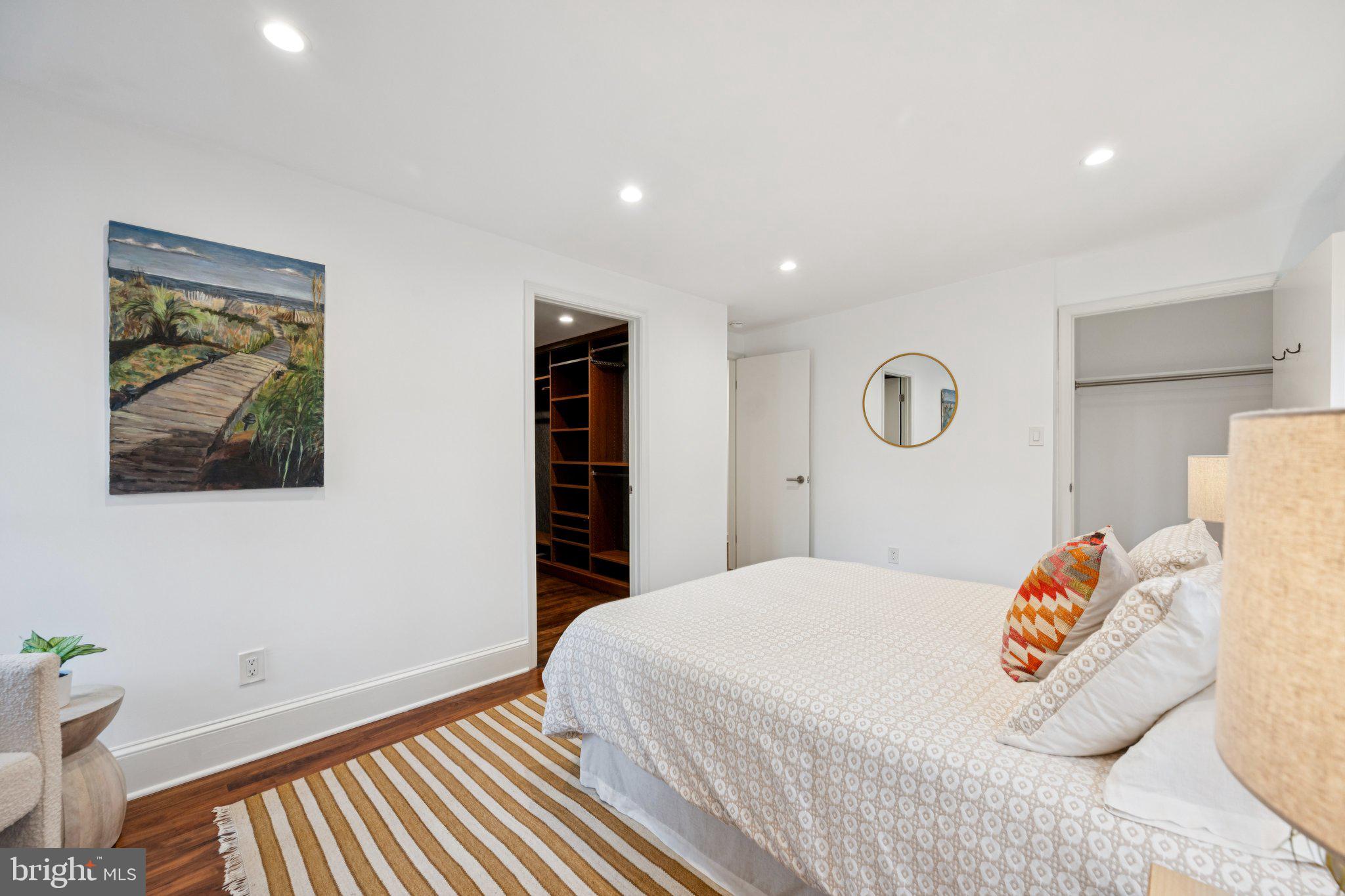 1 DERBY LANE SE