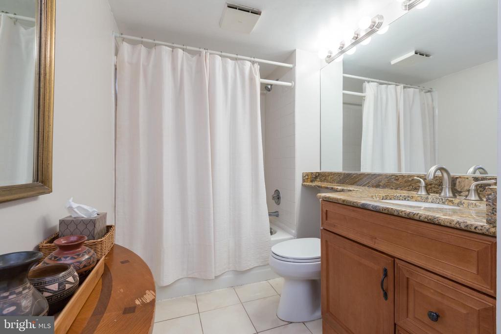 1275 25TH STREET NW 800