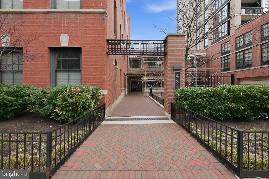 437 NEW YORK AVENUE NW 1005