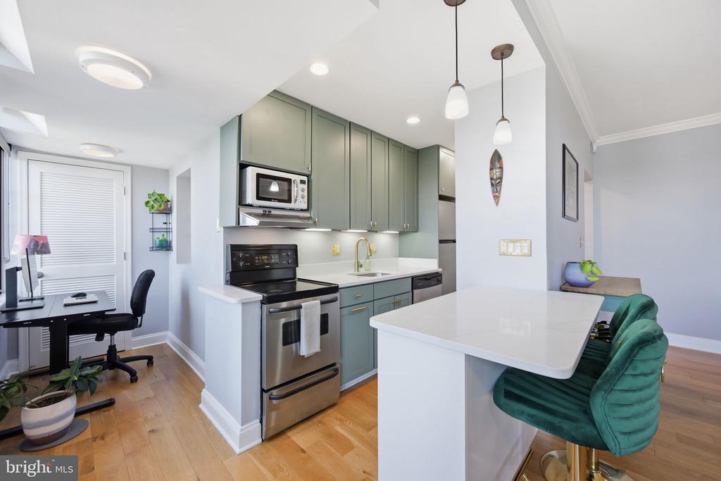 1701 16TH NW 820