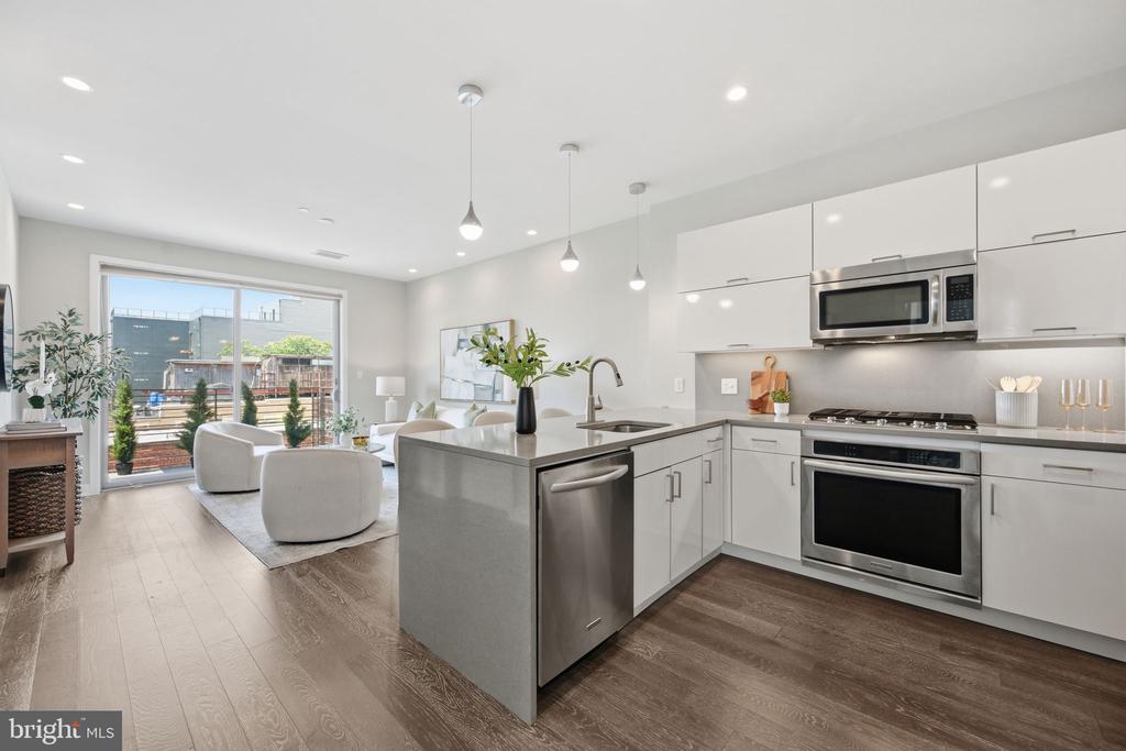 1350 MARYLAND AVENUE NE Unit: 315