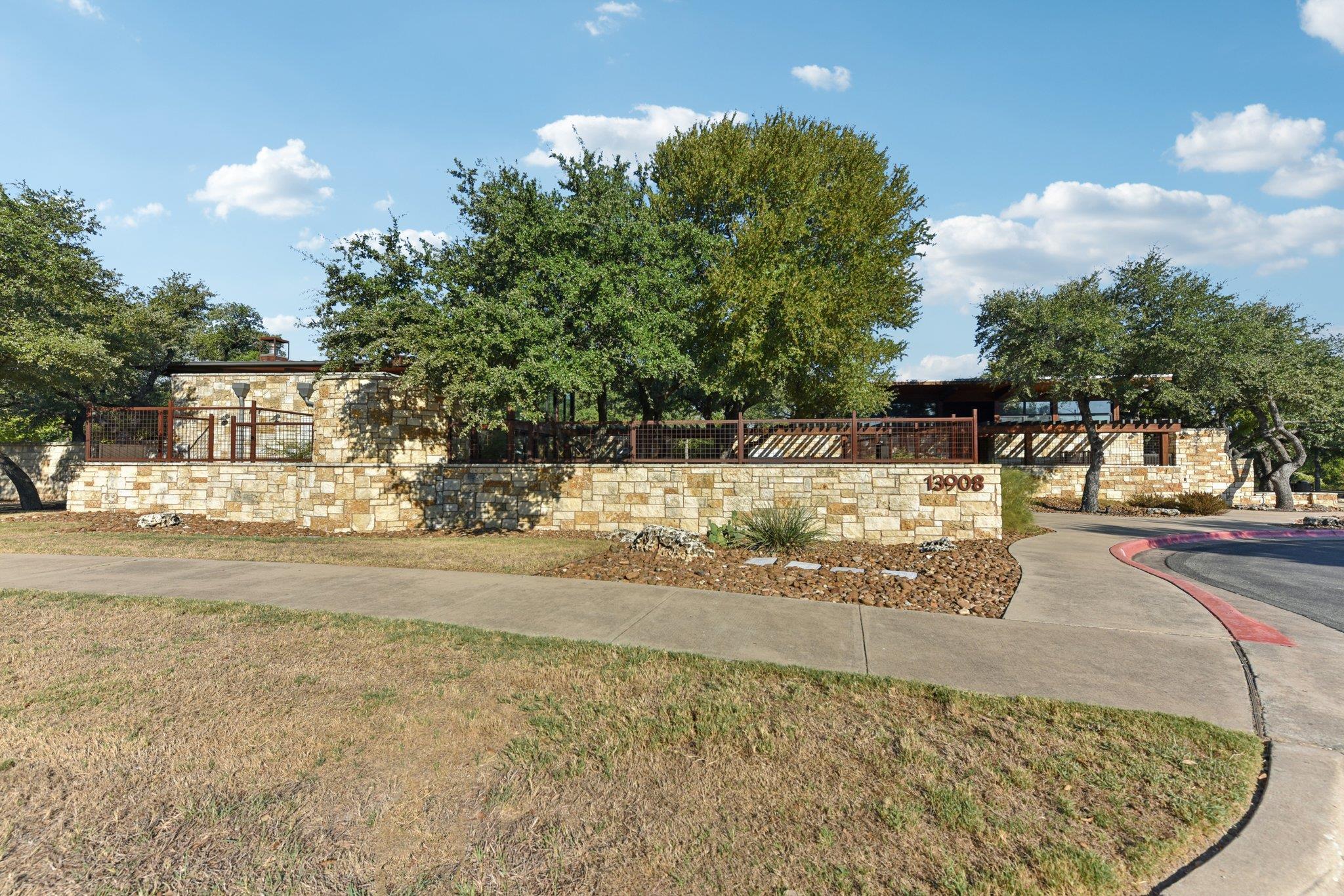 13805 Wiregrass WAY