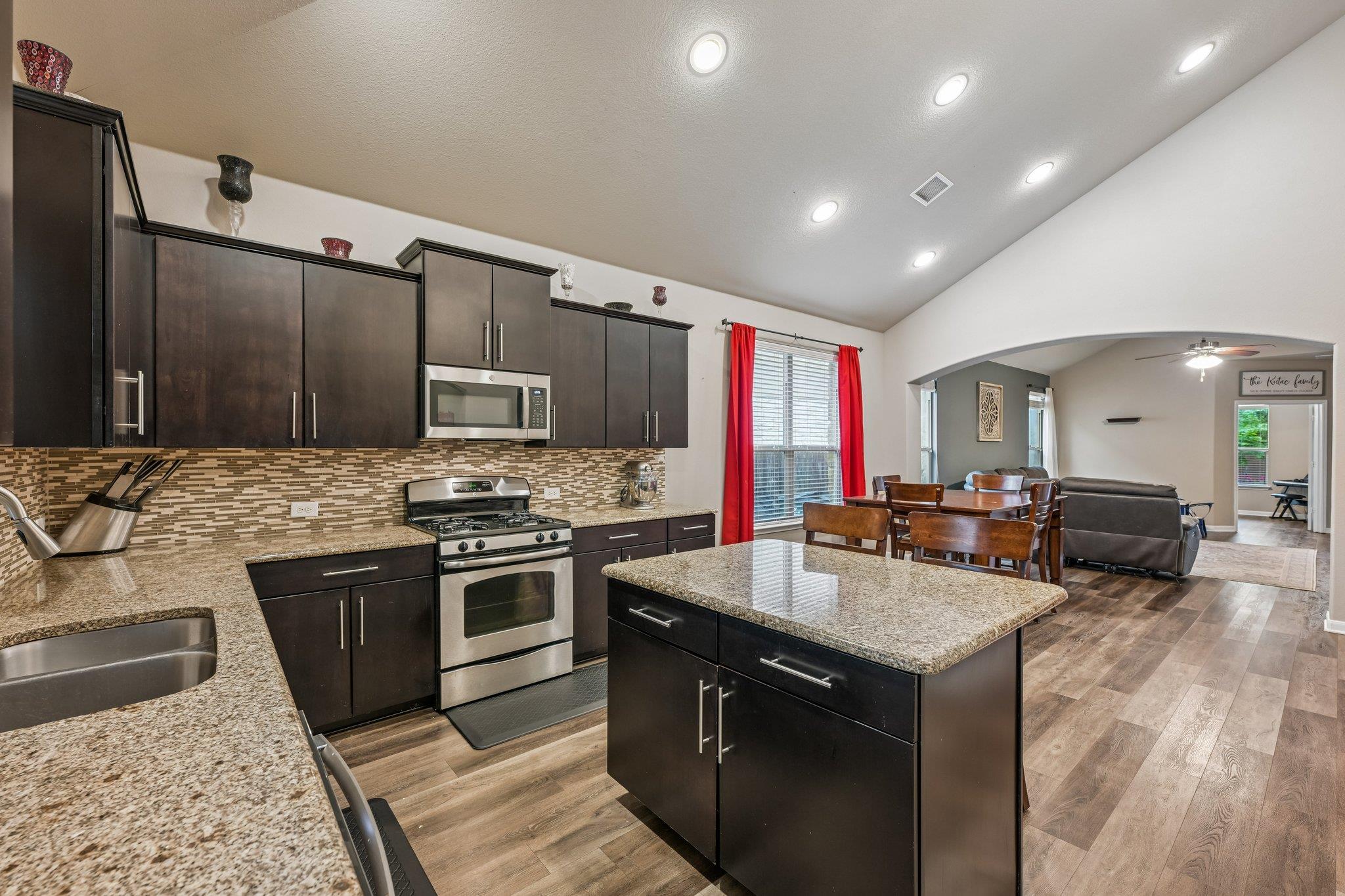 2336 Lyla LN
