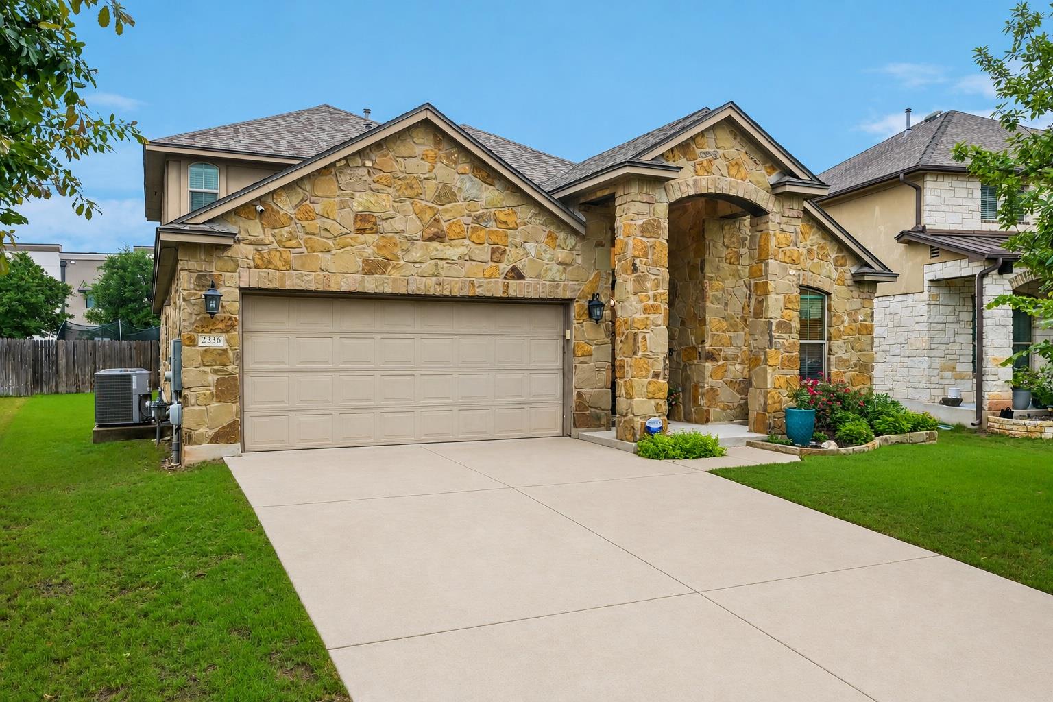 2336 Lyla LN
