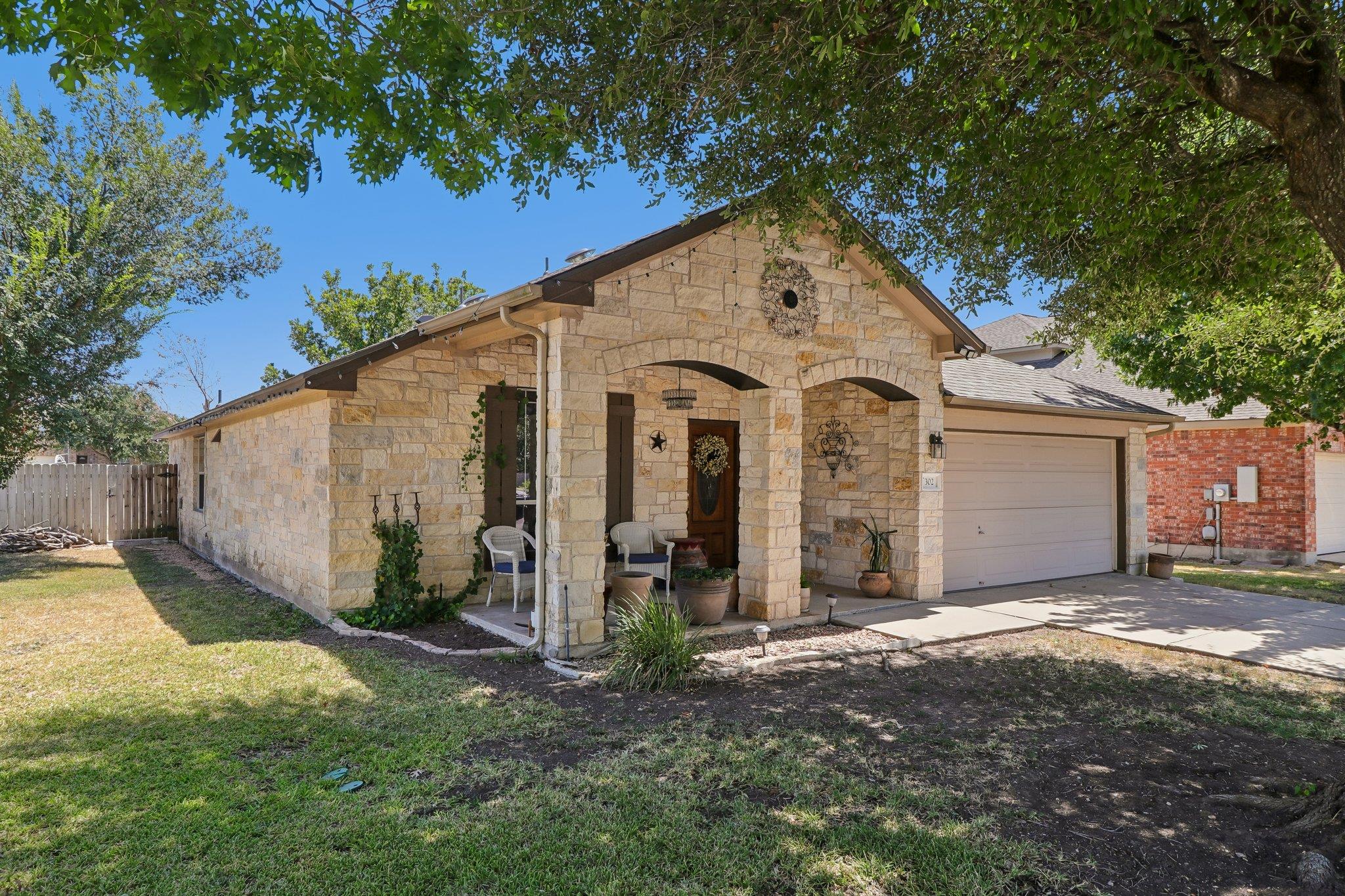 302 Lone Star BLVD