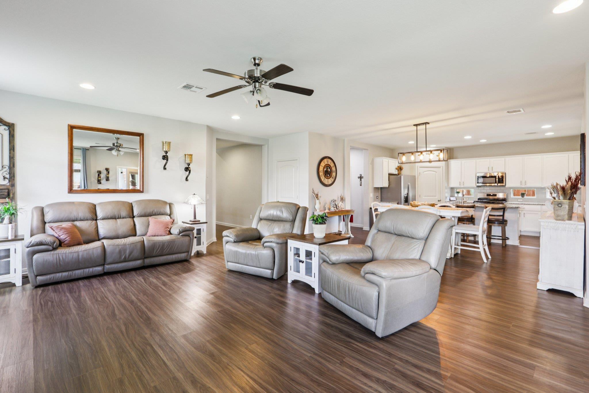 16601 Aventura Ave