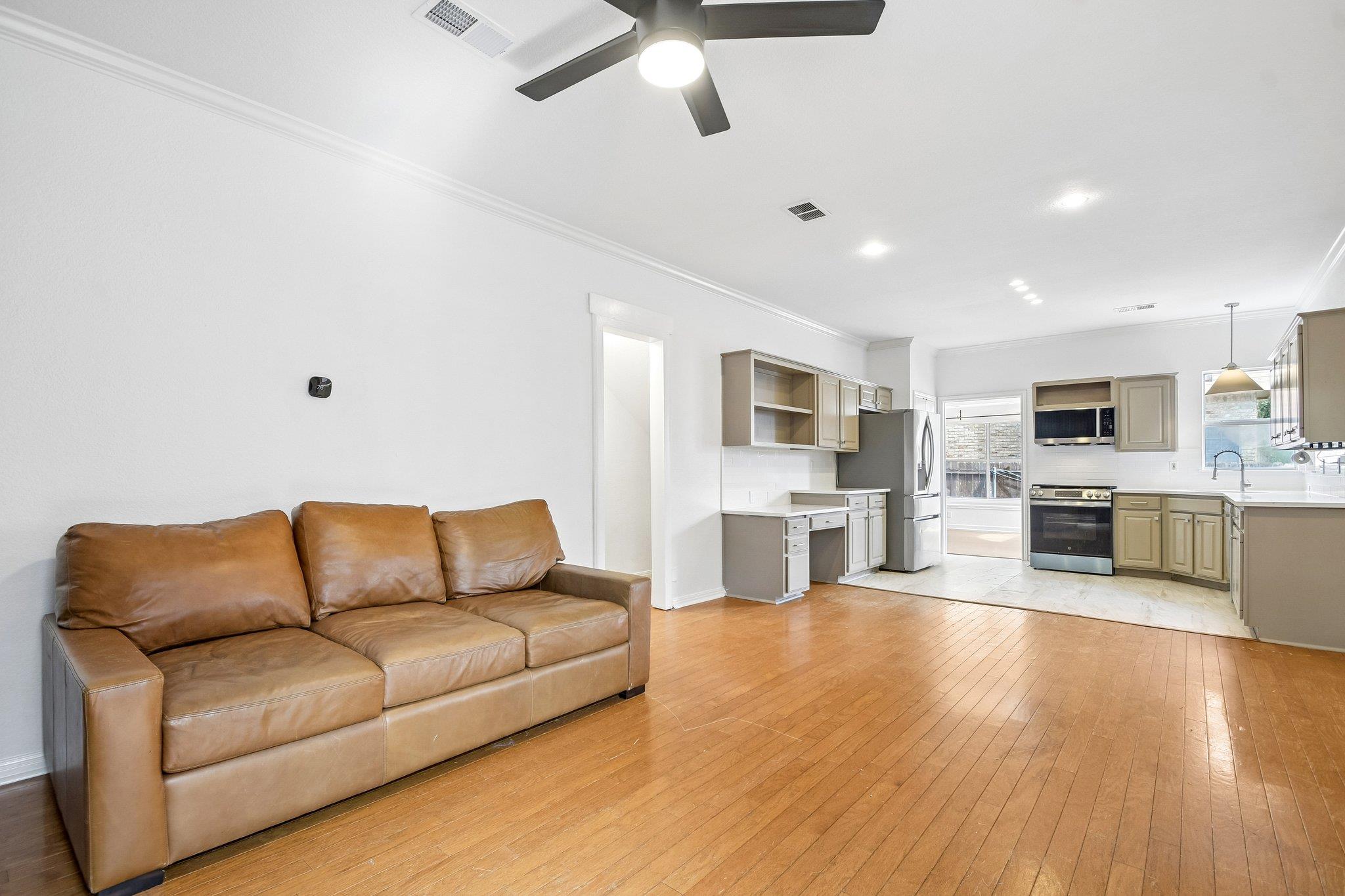 6207 John Chisum LN