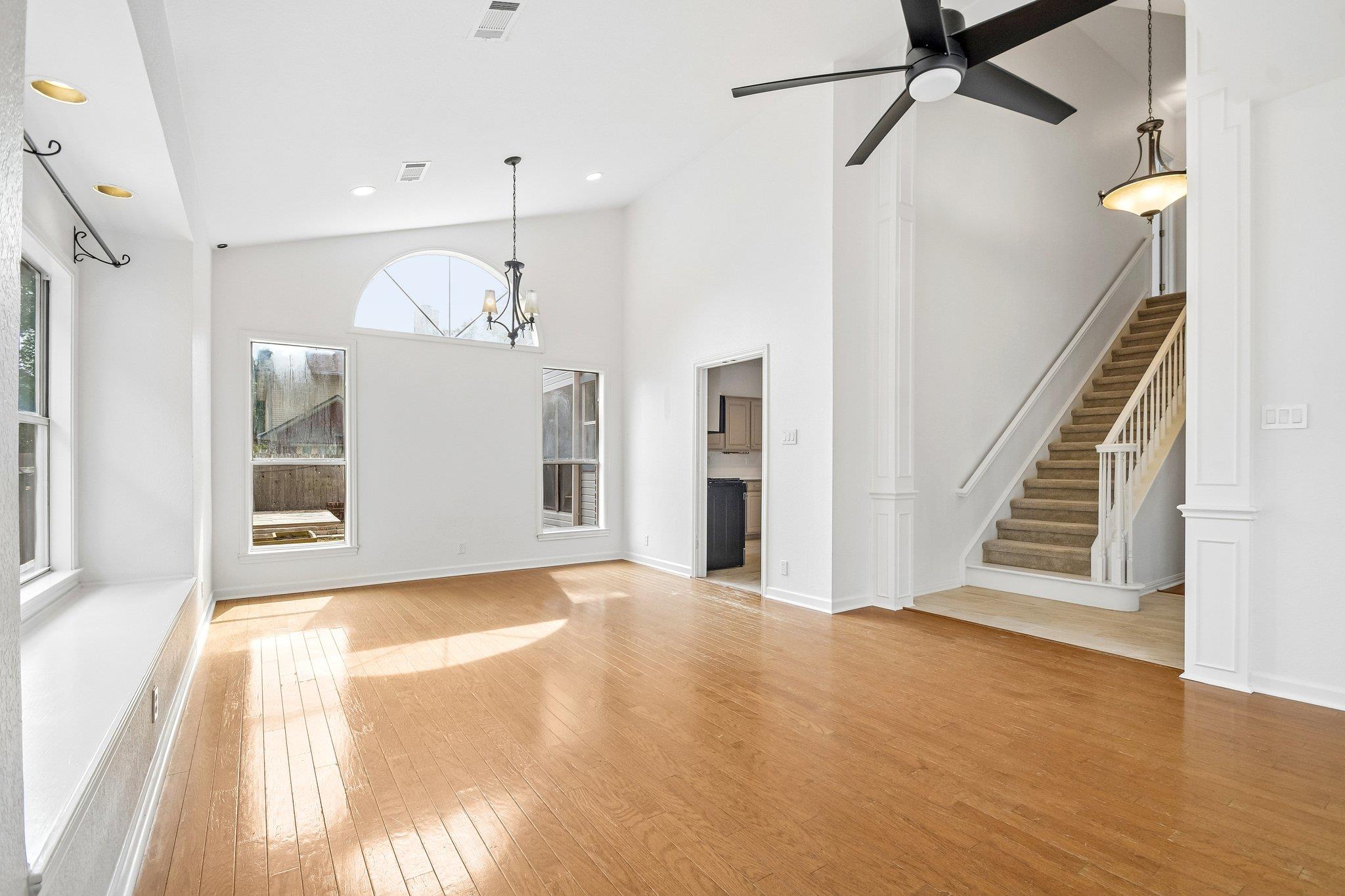 6207 John Chisum LN