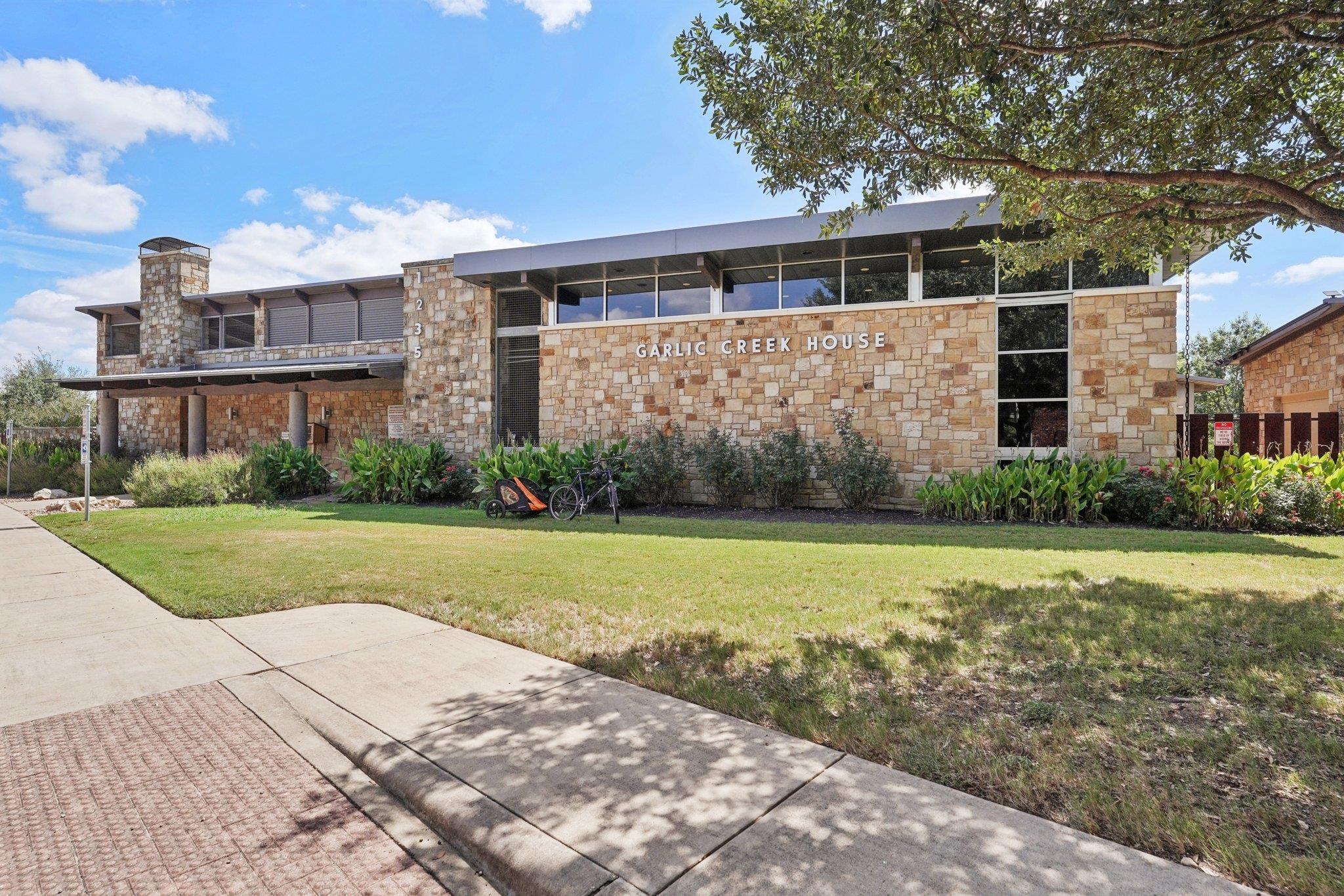 300 Wincliff DR