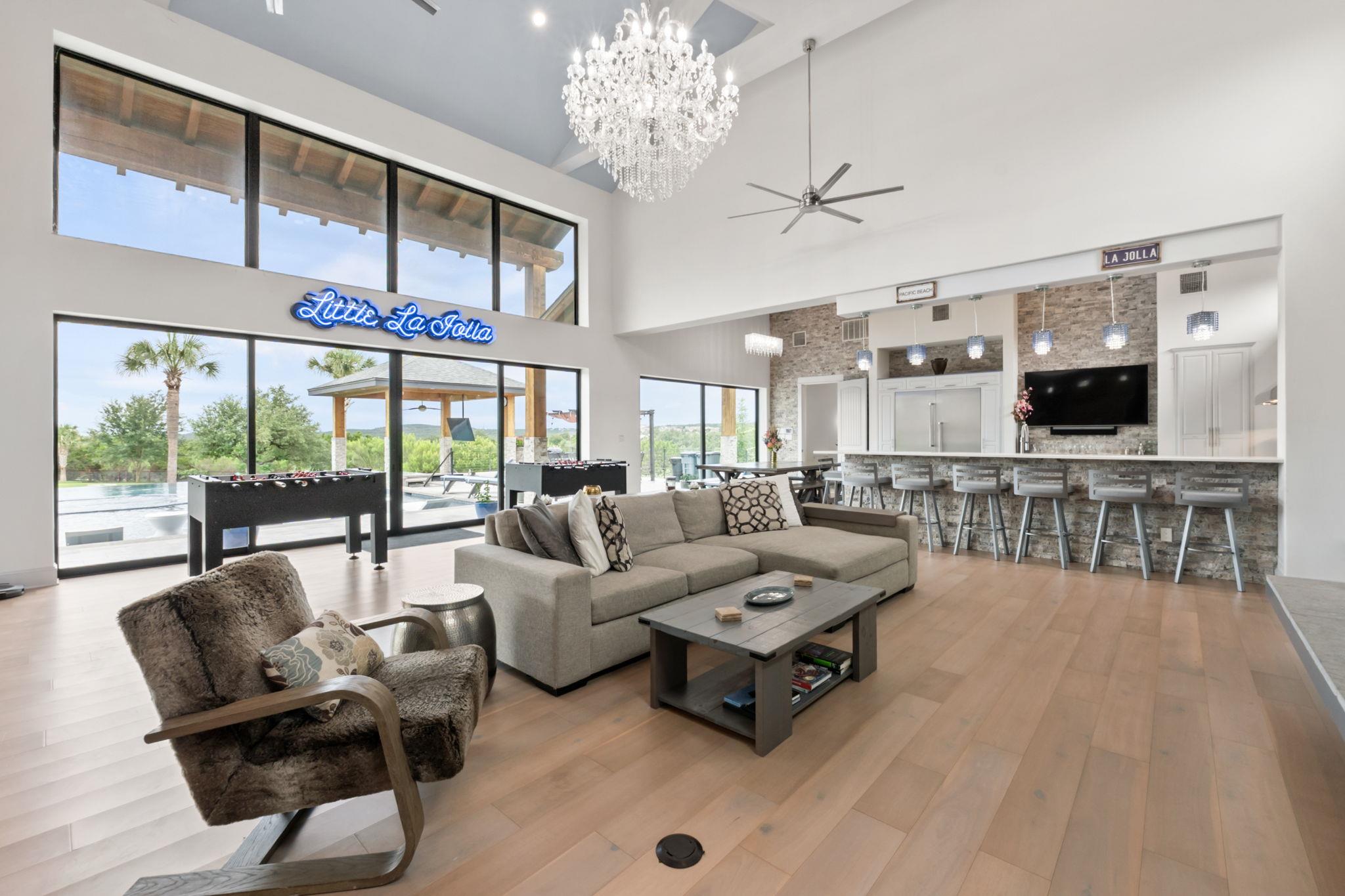 1300 Sparrow LN