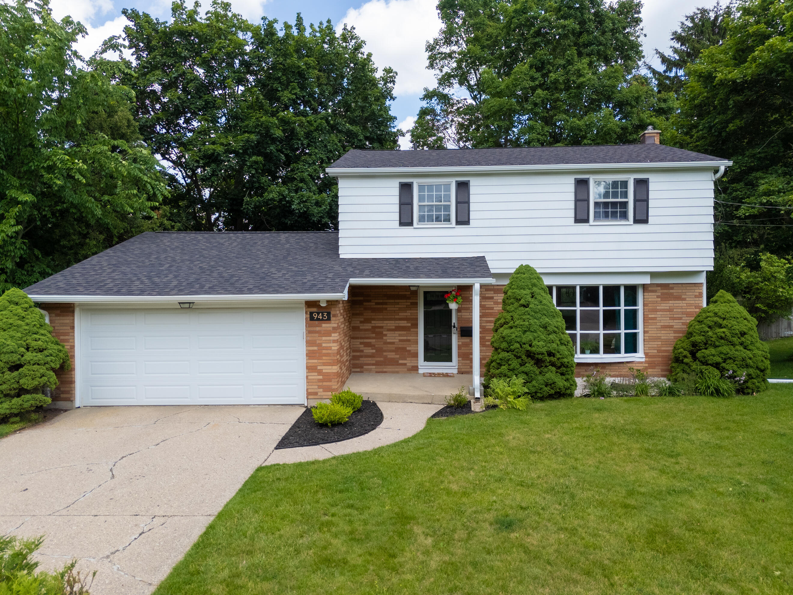 943 Boswell Lane
