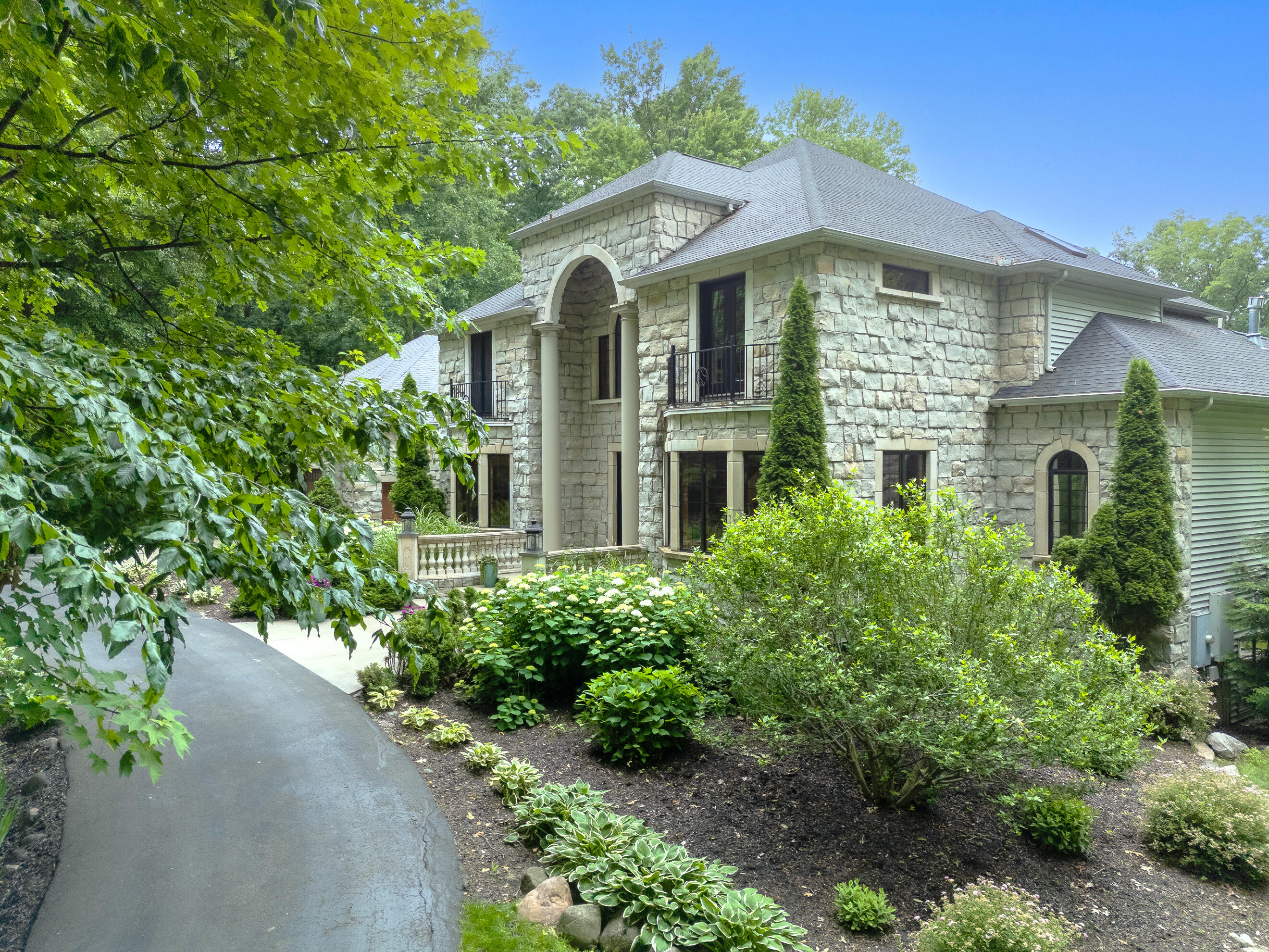 554 Bailey Lake Drive NE