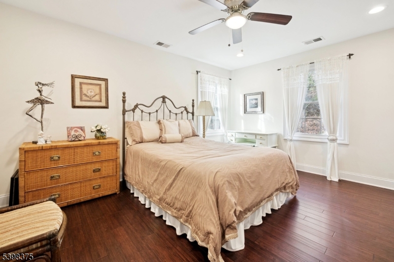 1121 N Washington Ave