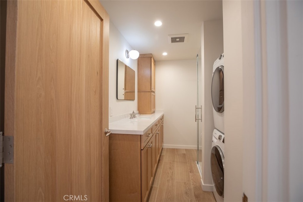 281 B Grandview Street