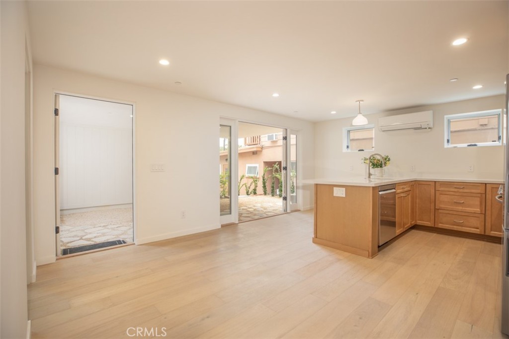 281 B Grandview Street