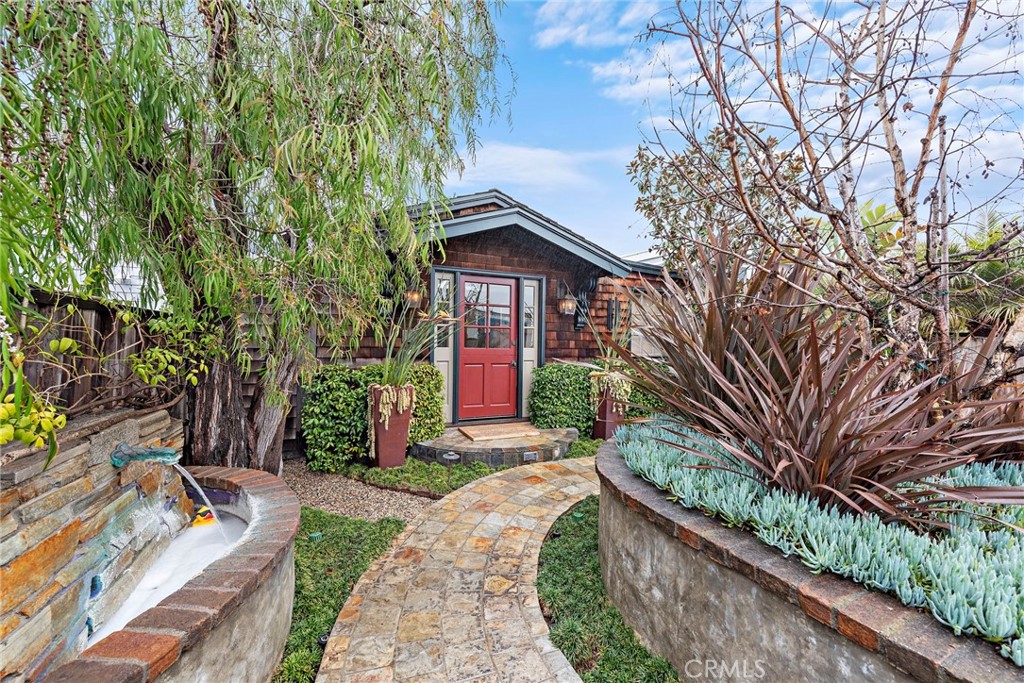 962 Glenneyre Street