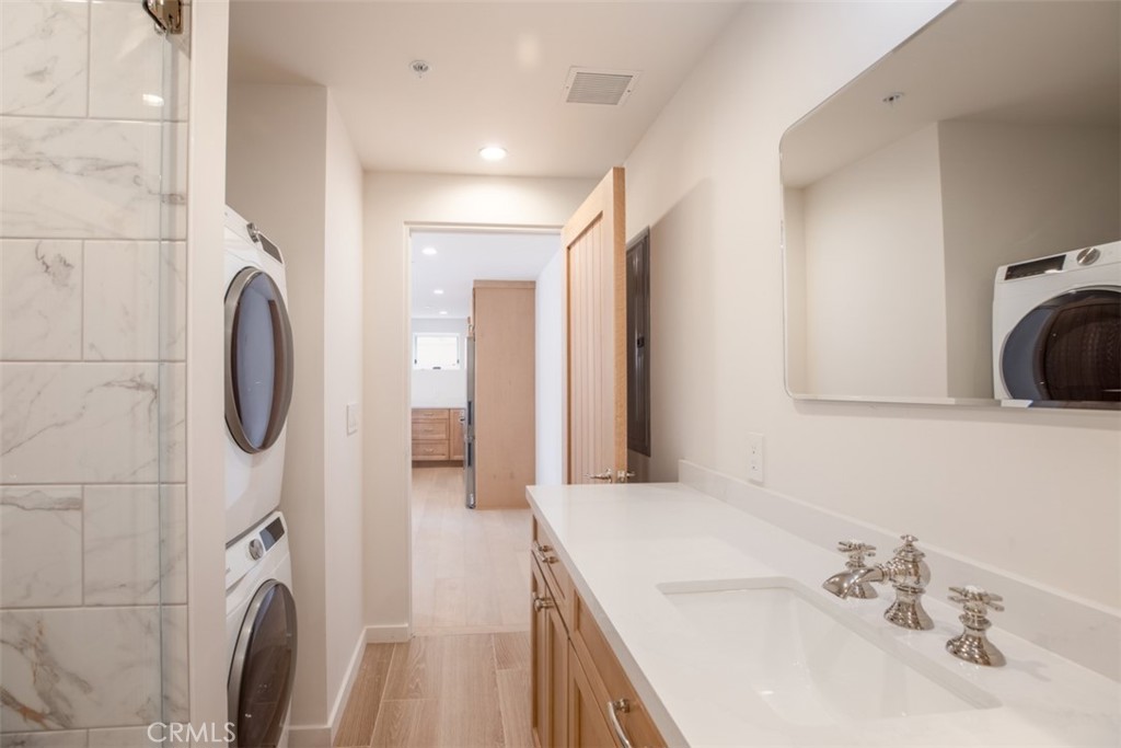 281 B Grandview Street