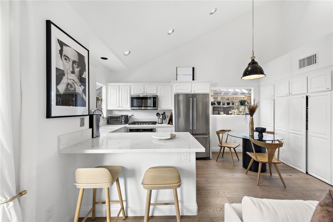 718 1/2 Marguerite Avenue