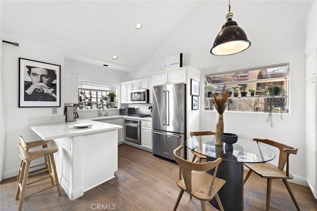 718 1/2 Marguerite Avenue