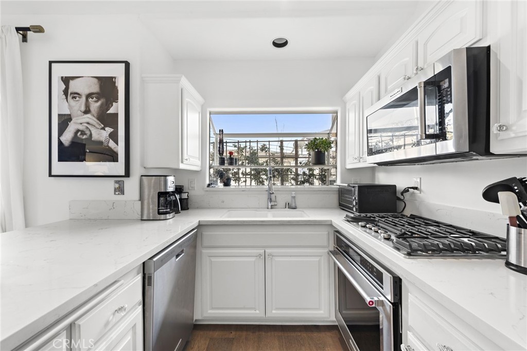 718 1/2 Marguerite Avenue