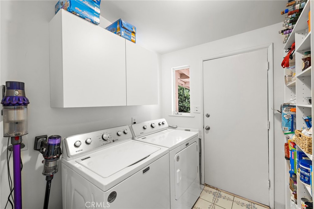 980 Temple Hills