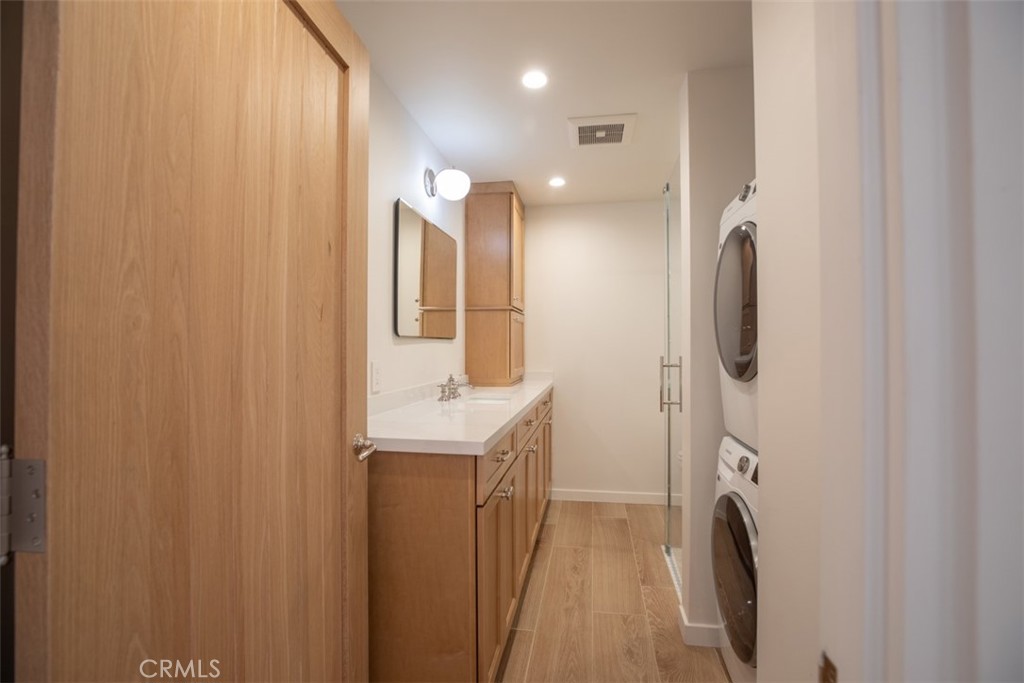 281 B Grandview Street