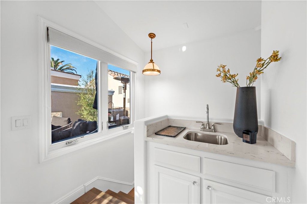 718 1/2 Marguerite Avenue