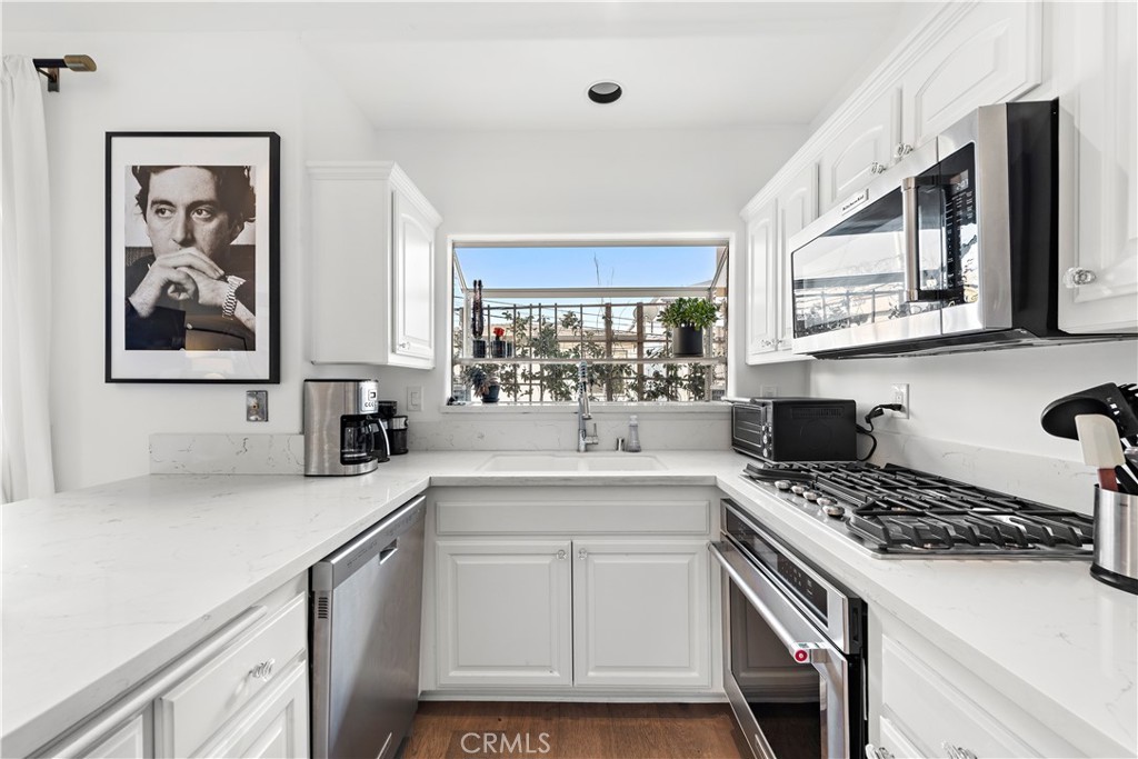 718 1/2 Marguerite Avenue