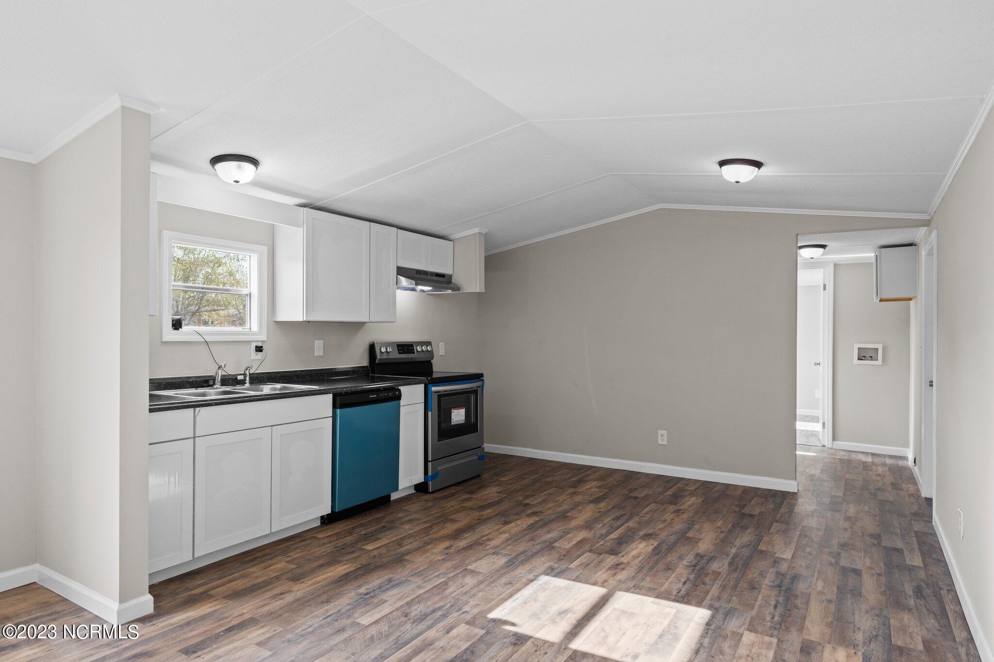 212 E Southwinds Drive