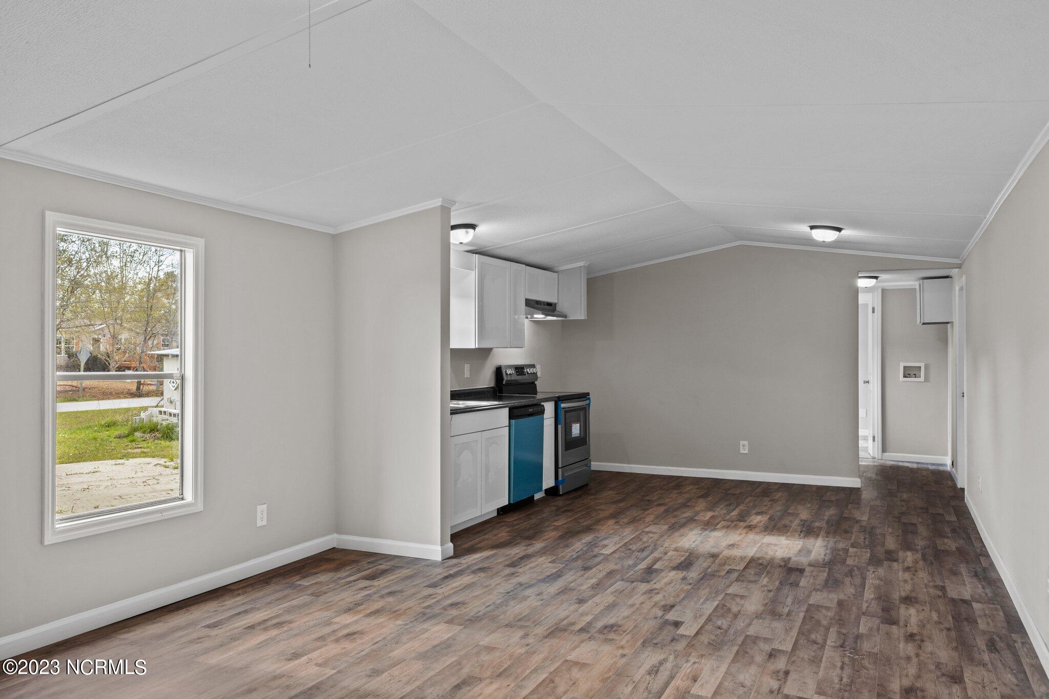 212 E Southwinds Drive