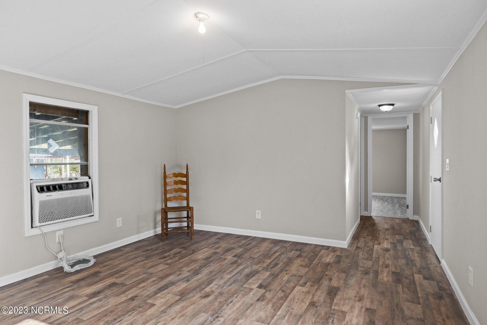 212 E Southwinds Drive